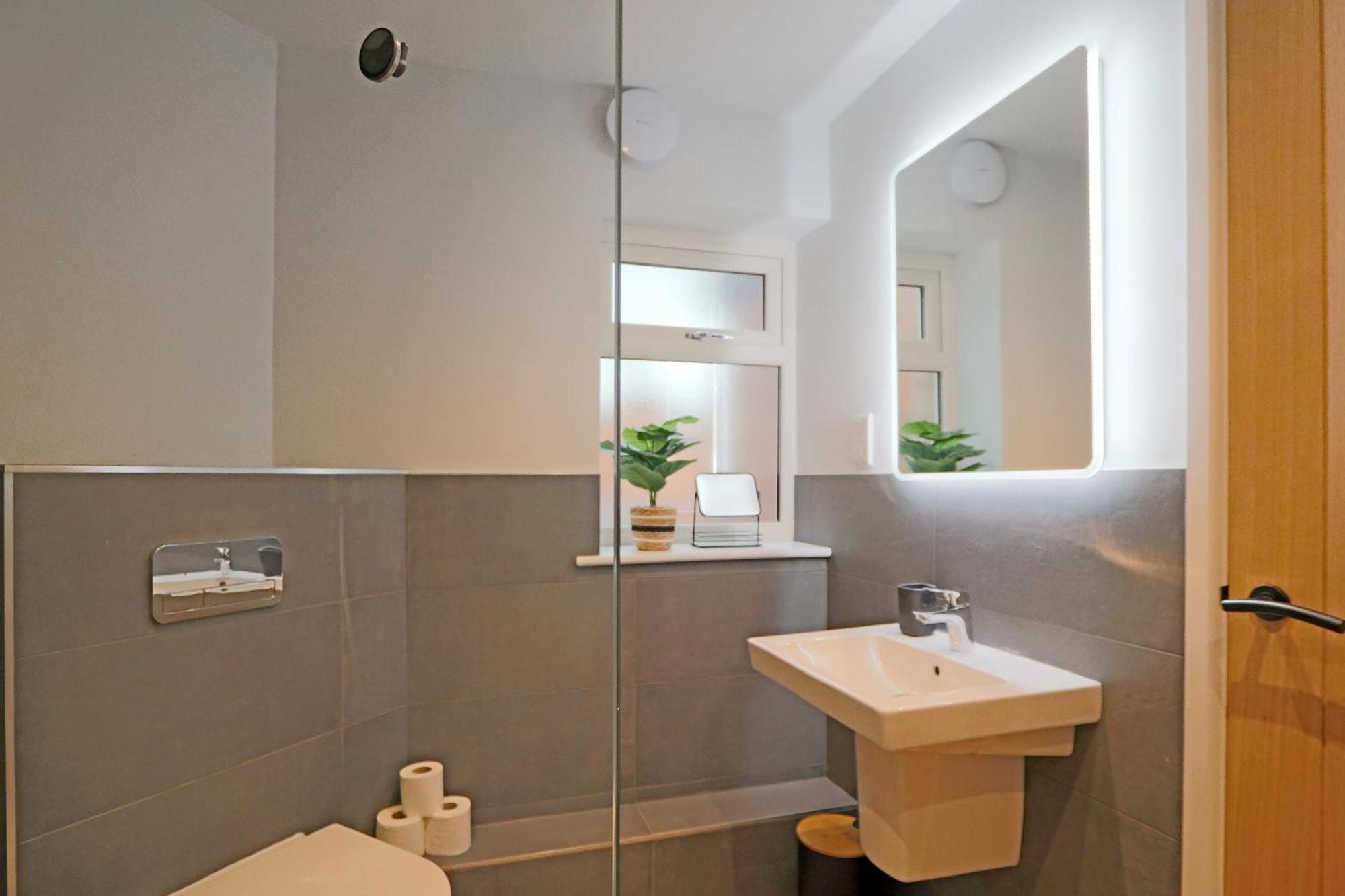 Luxurious Modern Retreat Apartment *